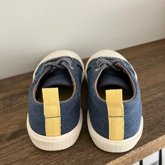 Boys Slip-On Old Navy Shoes Size 8 - Picture 3 of 5